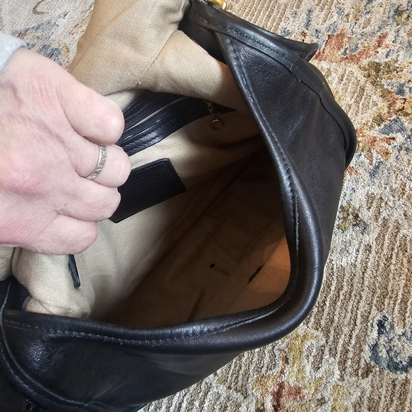 Vintage Coach 9718 Black Legacy Flap Saddle Shoulder, excellent condition - Picture 2 of 9